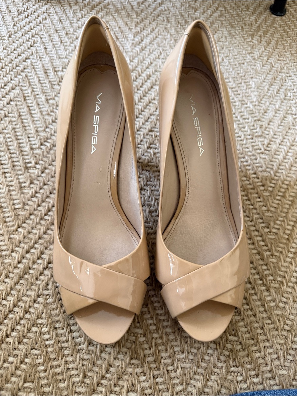 Via Spiga Beige Patent Peep-Toe Pumps size 8